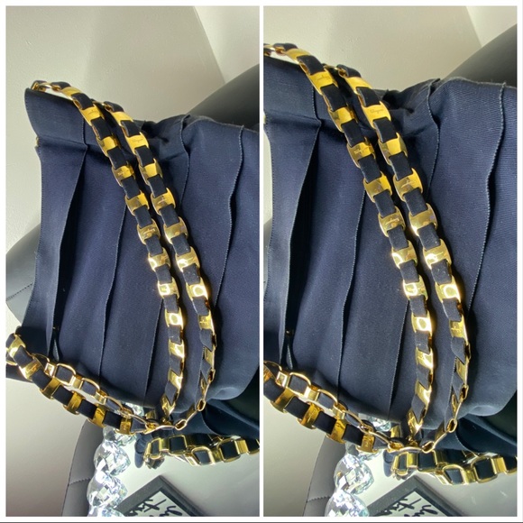 💥💥💥VINTAGE SUPER BEAUTIFUL 💥💥Ferragamo Navy blue Canvas Vara
Chain Tote💥💥 - Picture 16 of 16